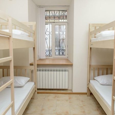 Globus Lipki Hostel Kiev Exterior foto