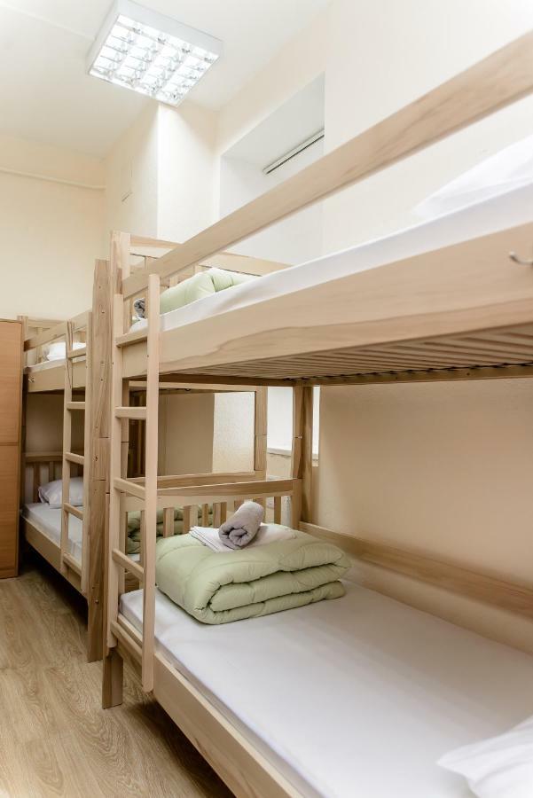 Globus Lipki Hostel Kiev Exterior foto