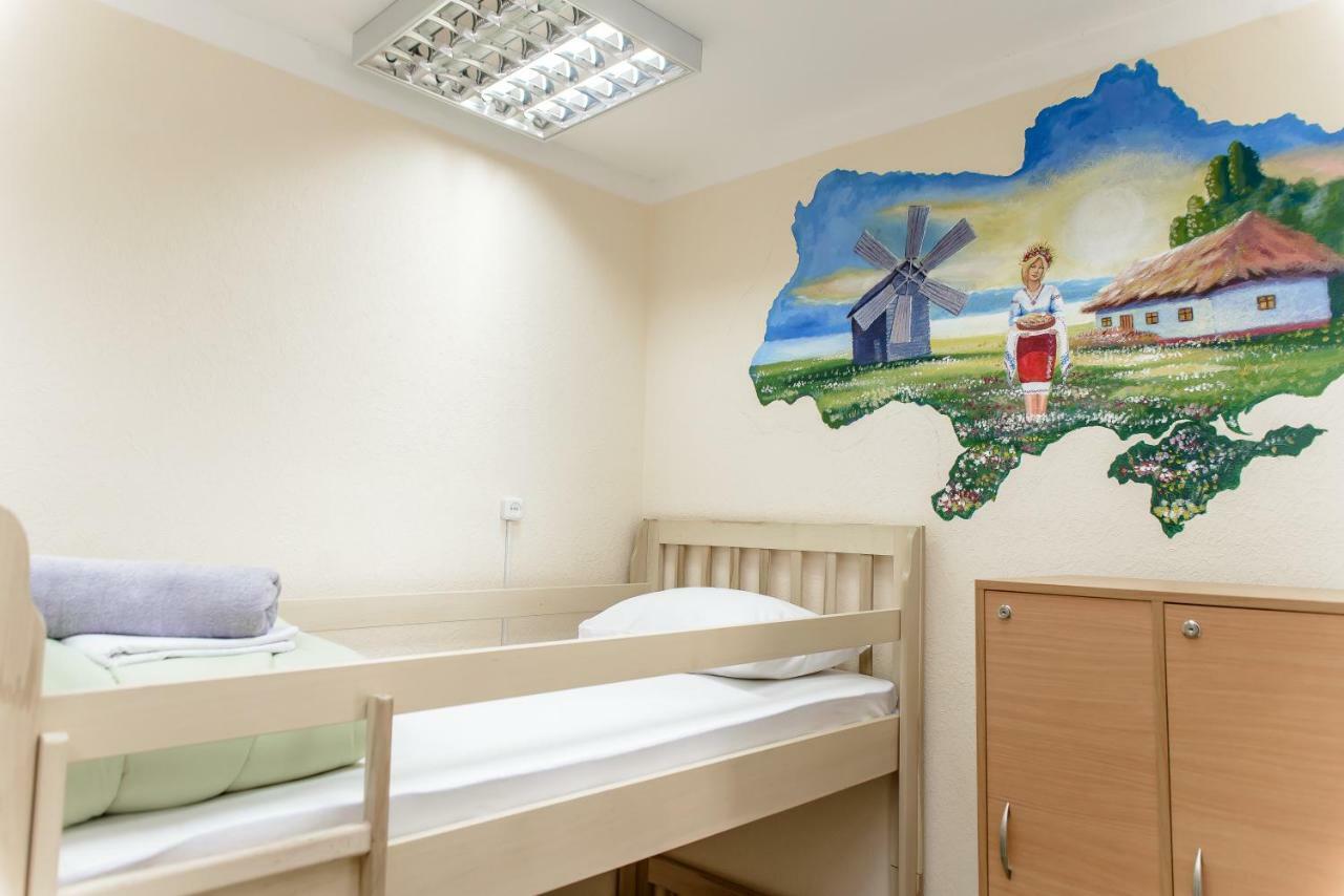 Globus Lipki Hostel Kiev Exterior foto