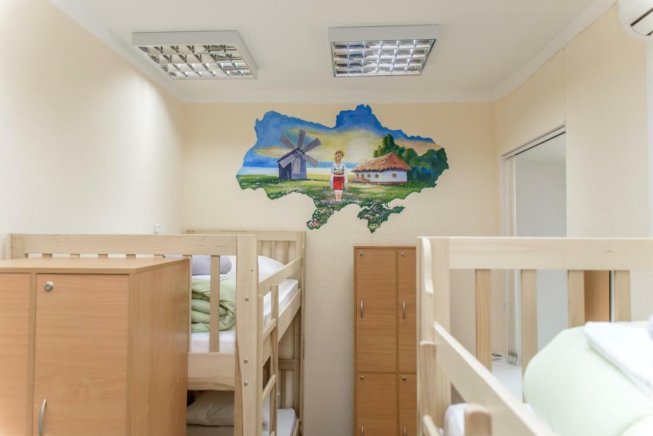 Globus Lipki Hostel Kiev Exterior foto