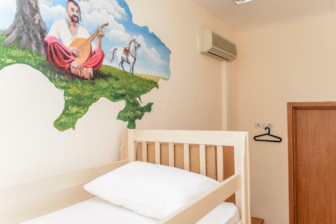 Globus Lipki Hostel Kiev Exterior foto