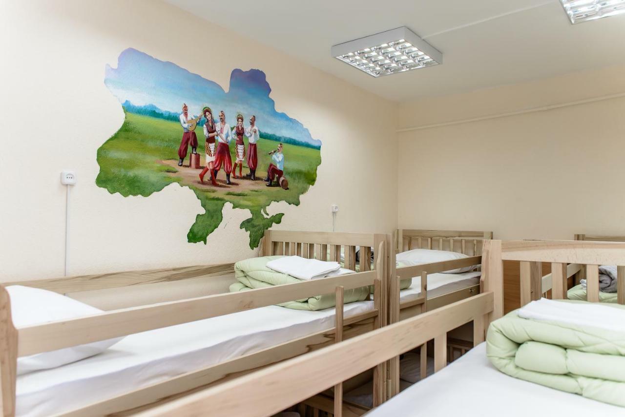 Globus Lipki Hostel Kiev Exterior foto