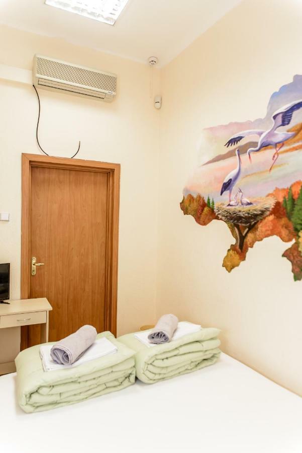 Globus Lipki Hostel Kiev Exterior foto