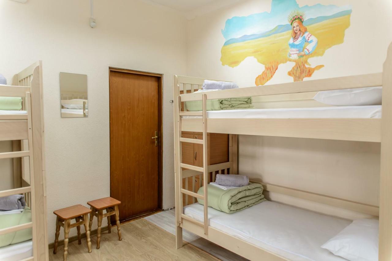 Globus Lipki Hostel Kiev Exterior foto