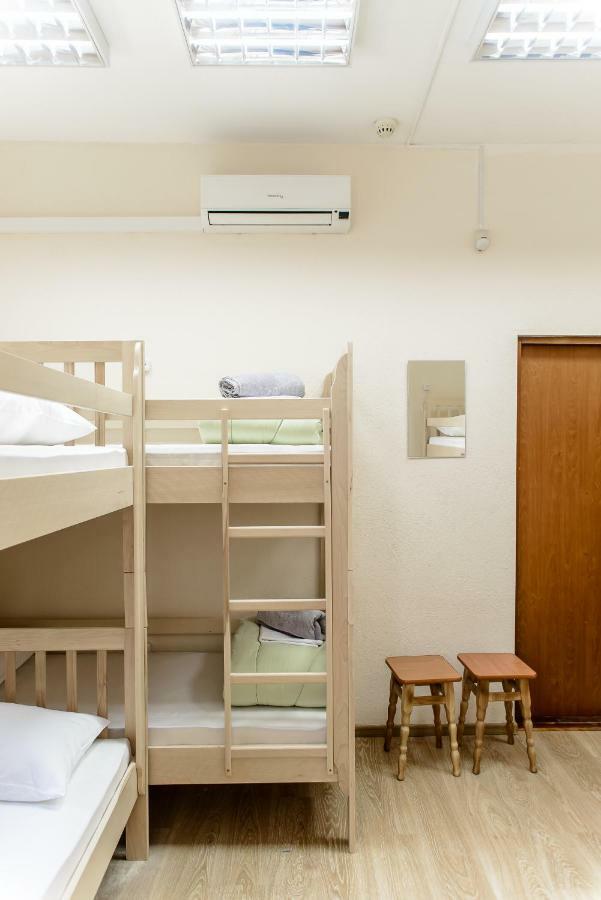 Globus Lipki Hostel Kiev Exterior foto