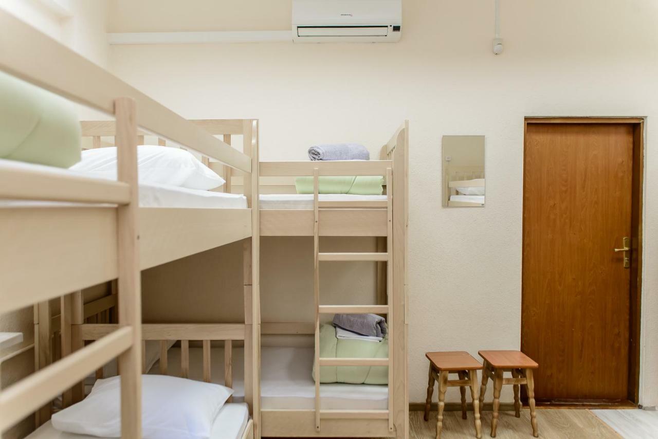 Globus Lipki Hostel Kiev Exterior foto
